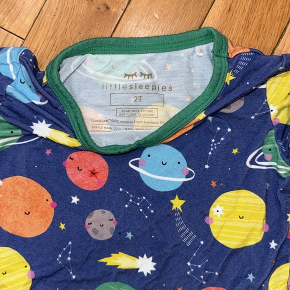 Little sleepies 2T sleepy galaxy short set - Picture 3 of 3